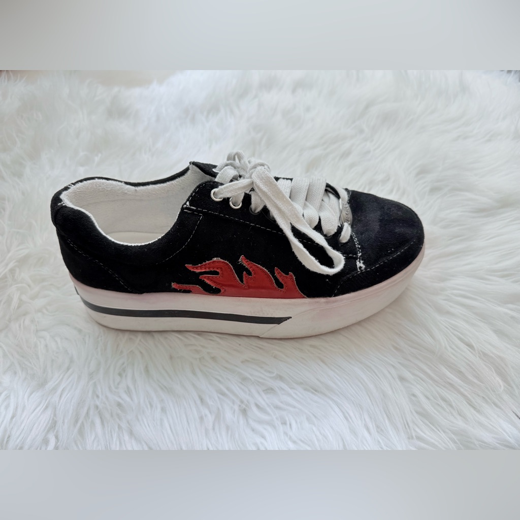 Delia*S Black And Red Flame Sneakers